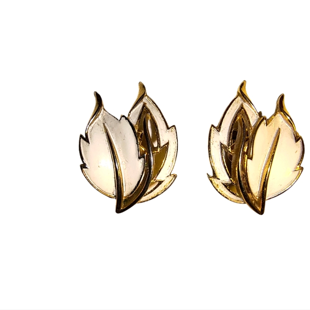 Vintage Crown Trifari White And Gold LeafClip-on Earrings